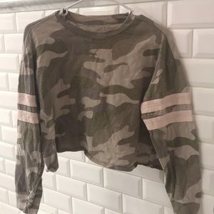 Cropped camo shirt
